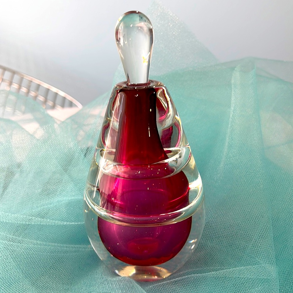 Blooming BRITs two piece, perfume bottle, cranberry, pink, stunning swirls